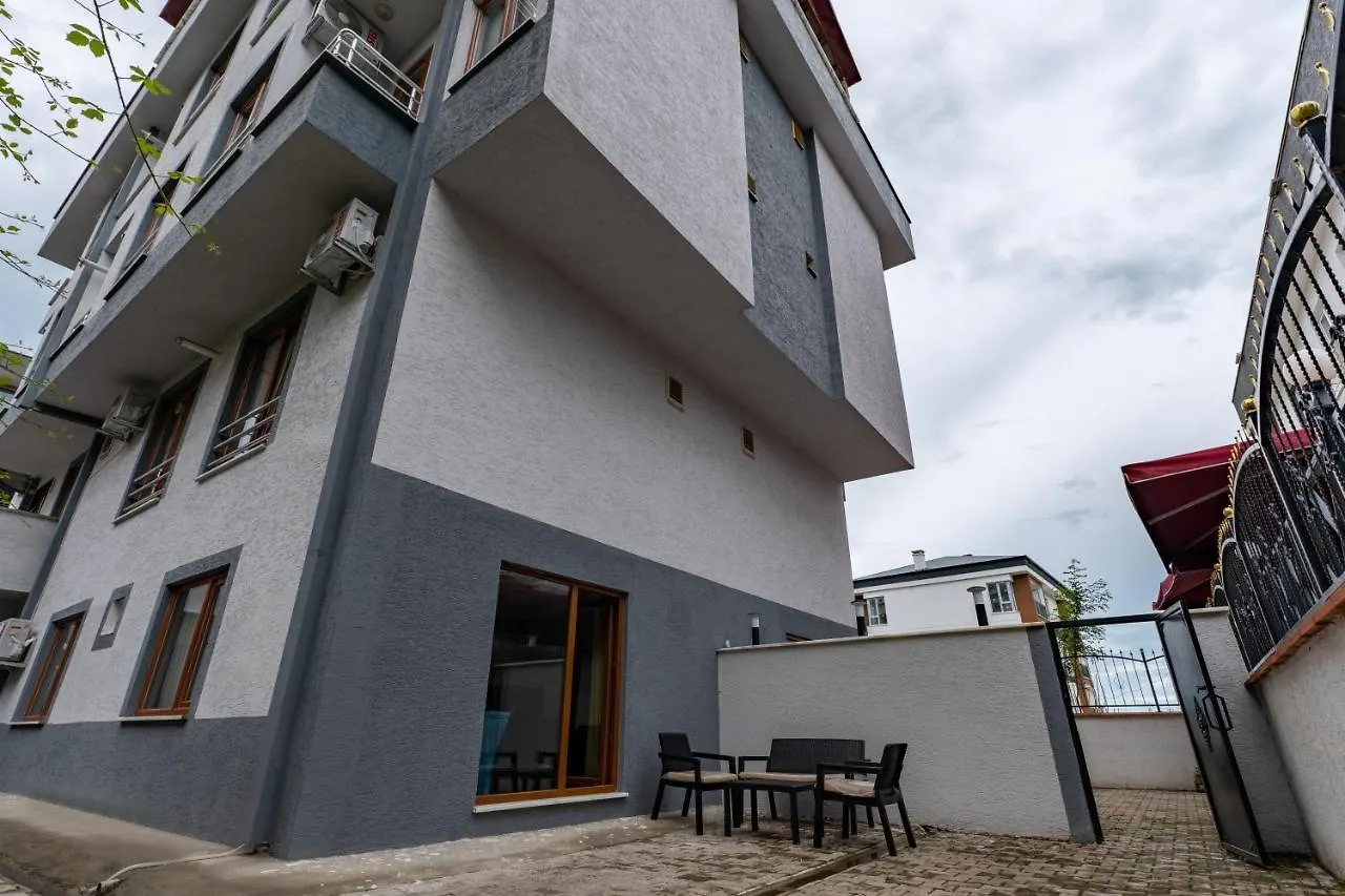 Flora Trabzon Apart Pelitli